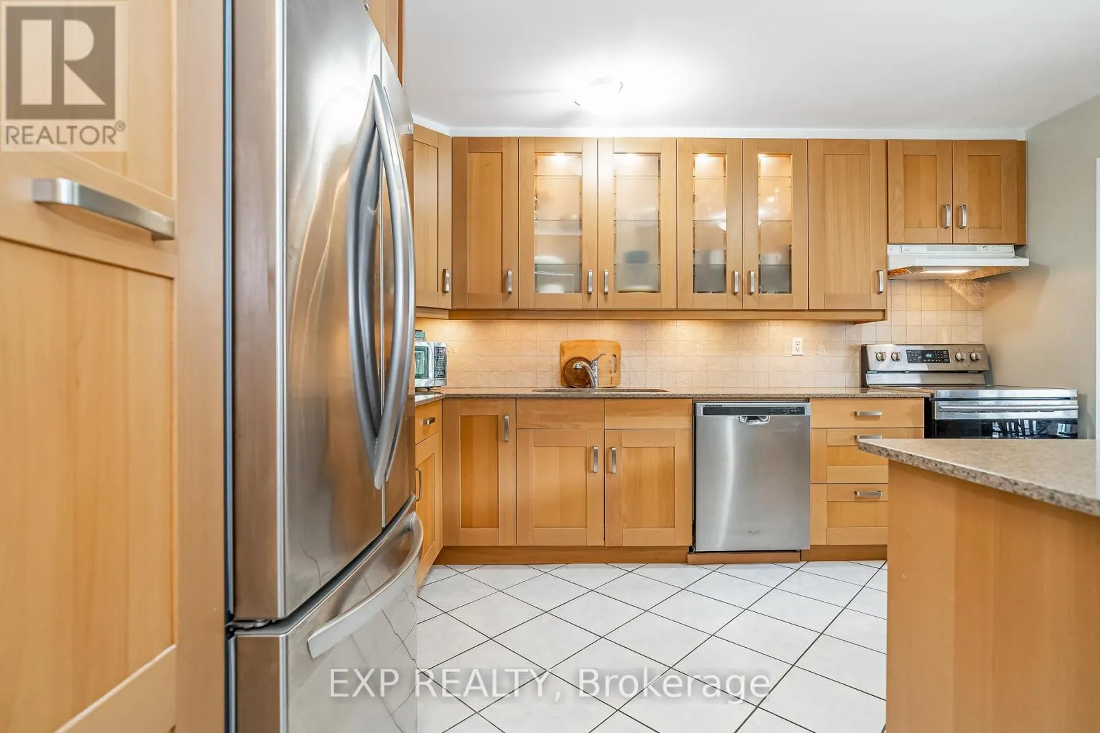 36 BETHUNE WAY