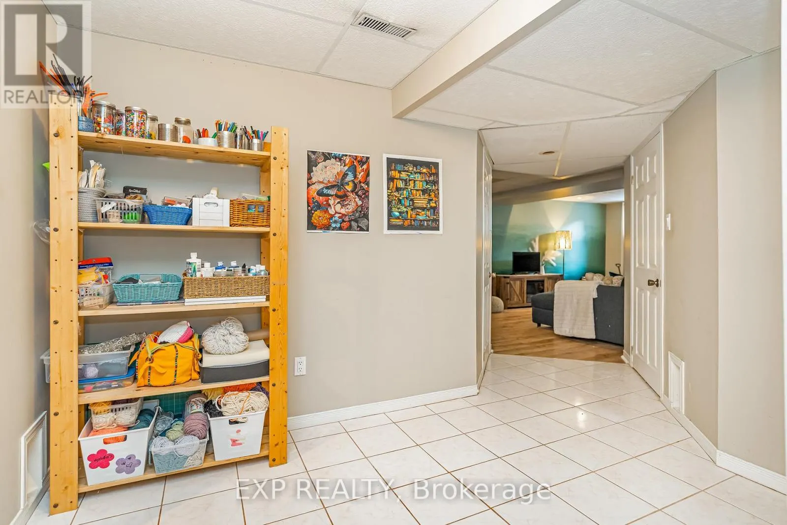 36 BETHUNE WAY
