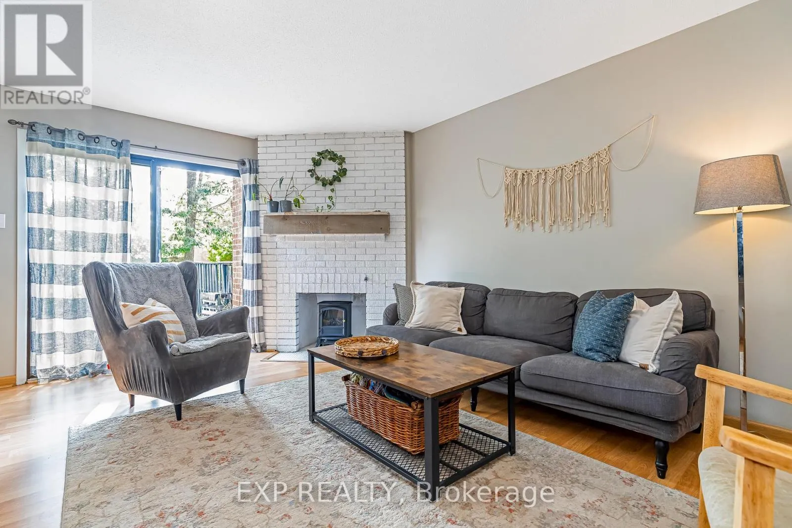 36 BETHUNE WAY