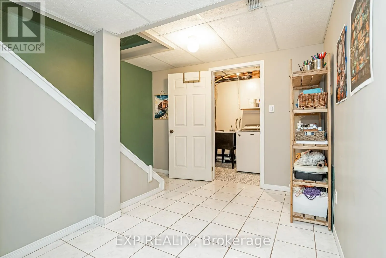 36 BETHUNE WAY