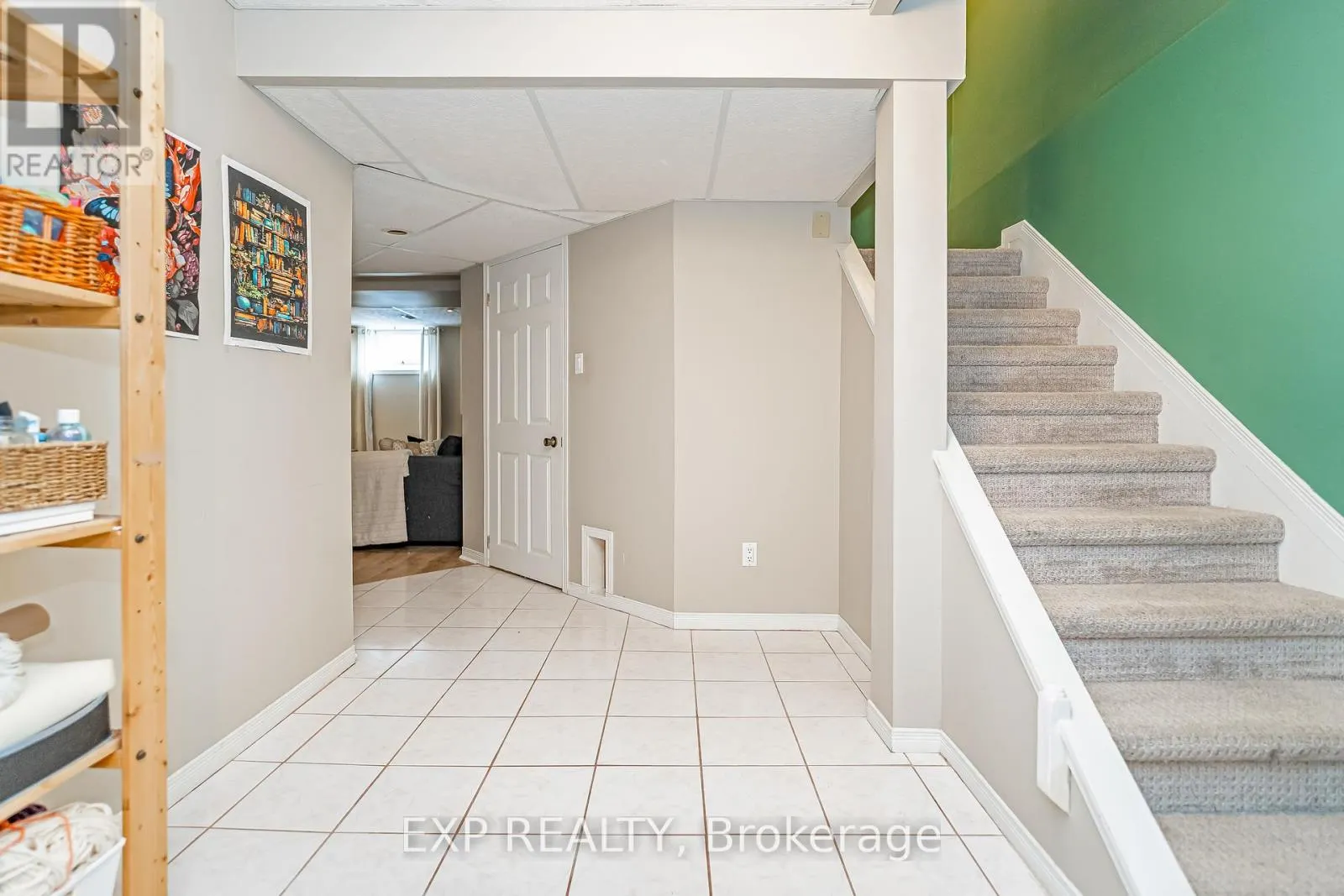 36 BETHUNE WAY