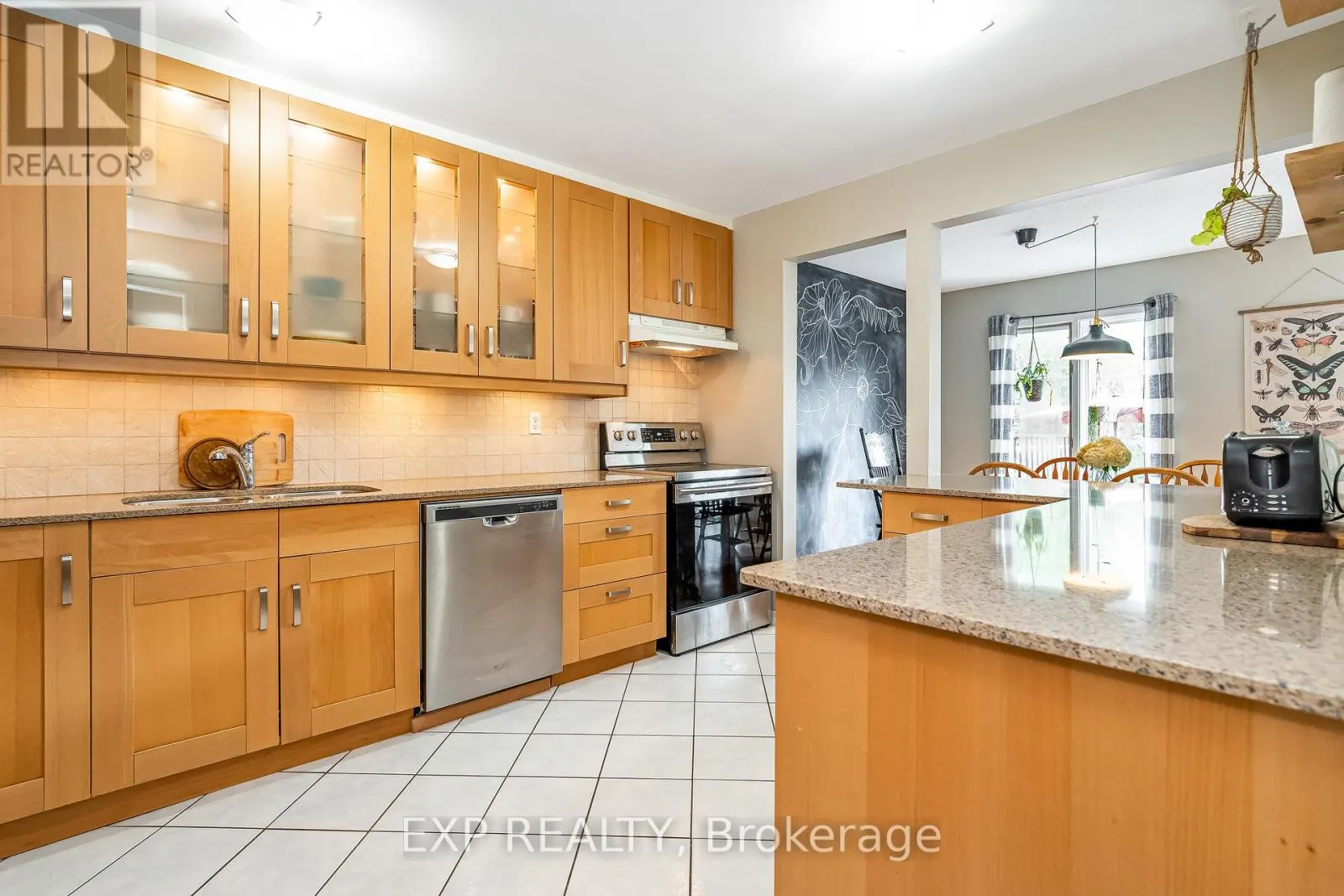 36 BETHUNE WAY