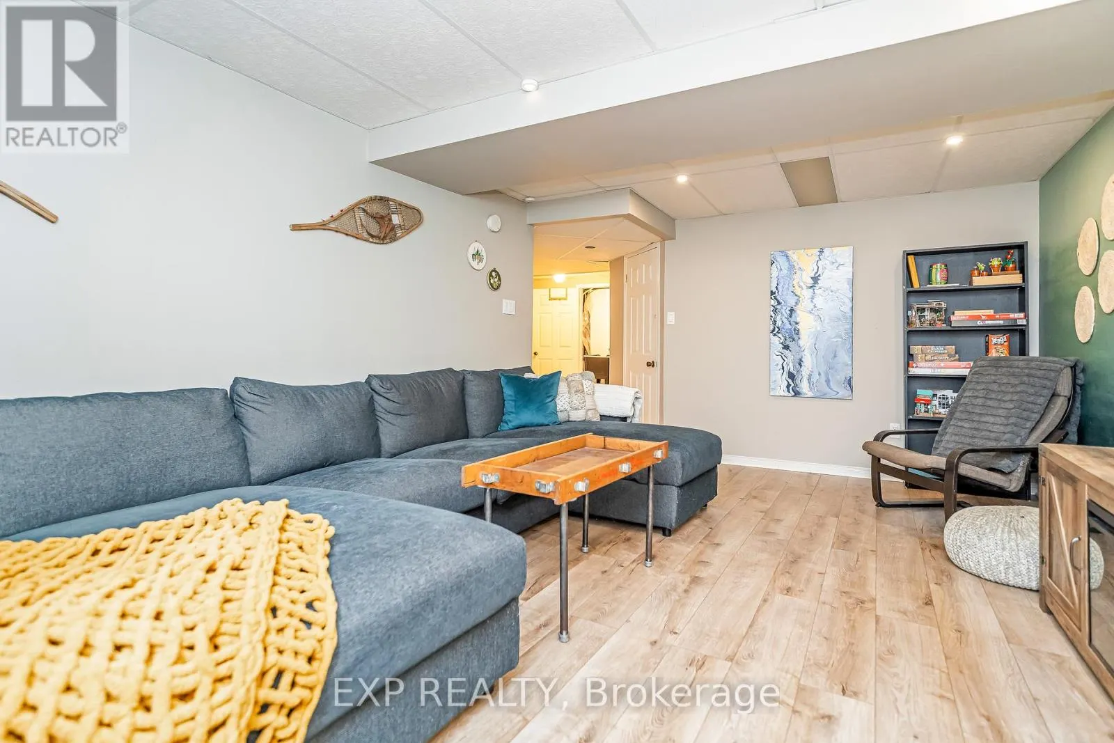 36 BETHUNE WAY
