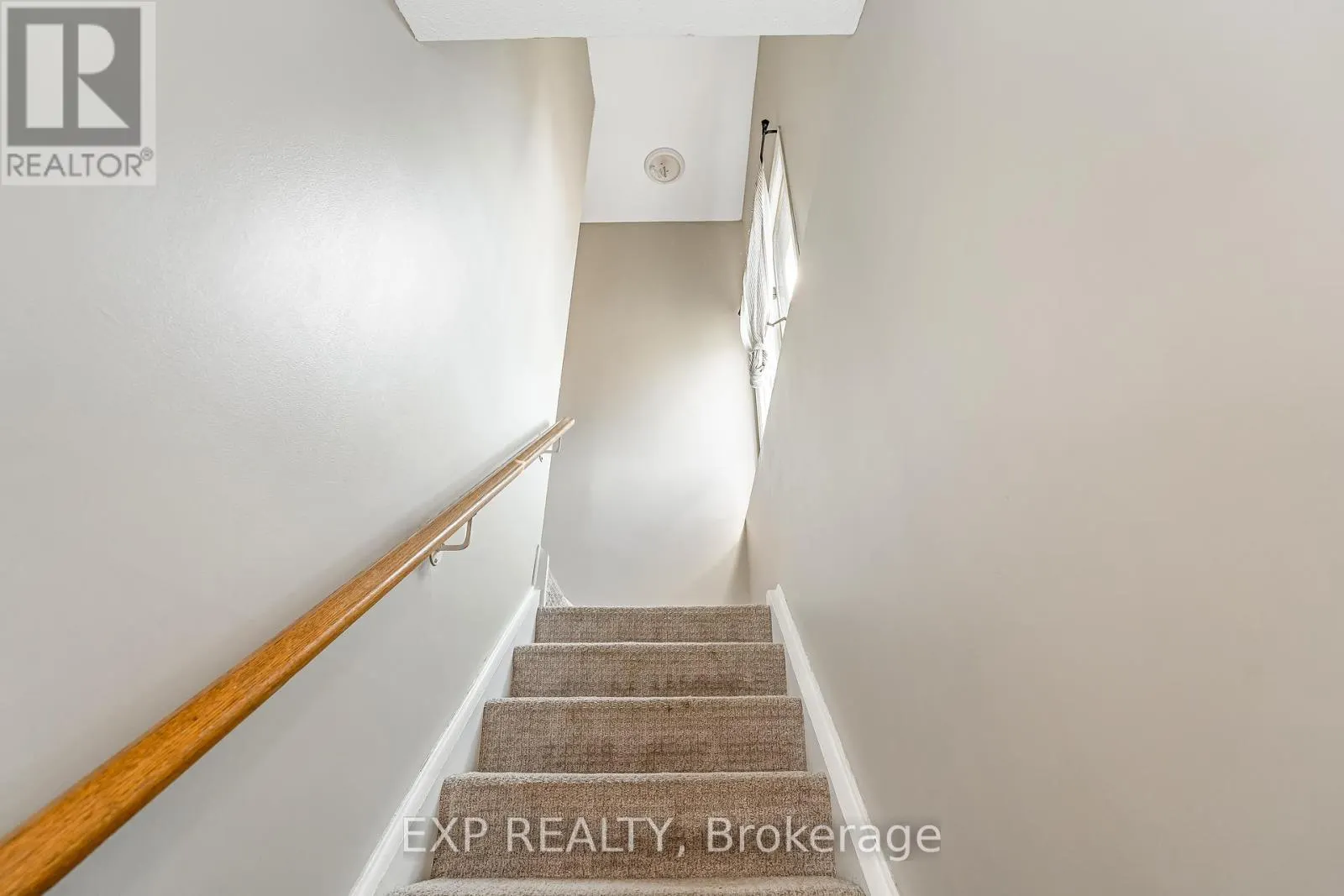36 BETHUNE WAY