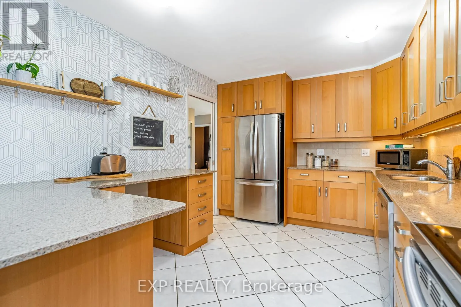 36 BETHUNE WAY