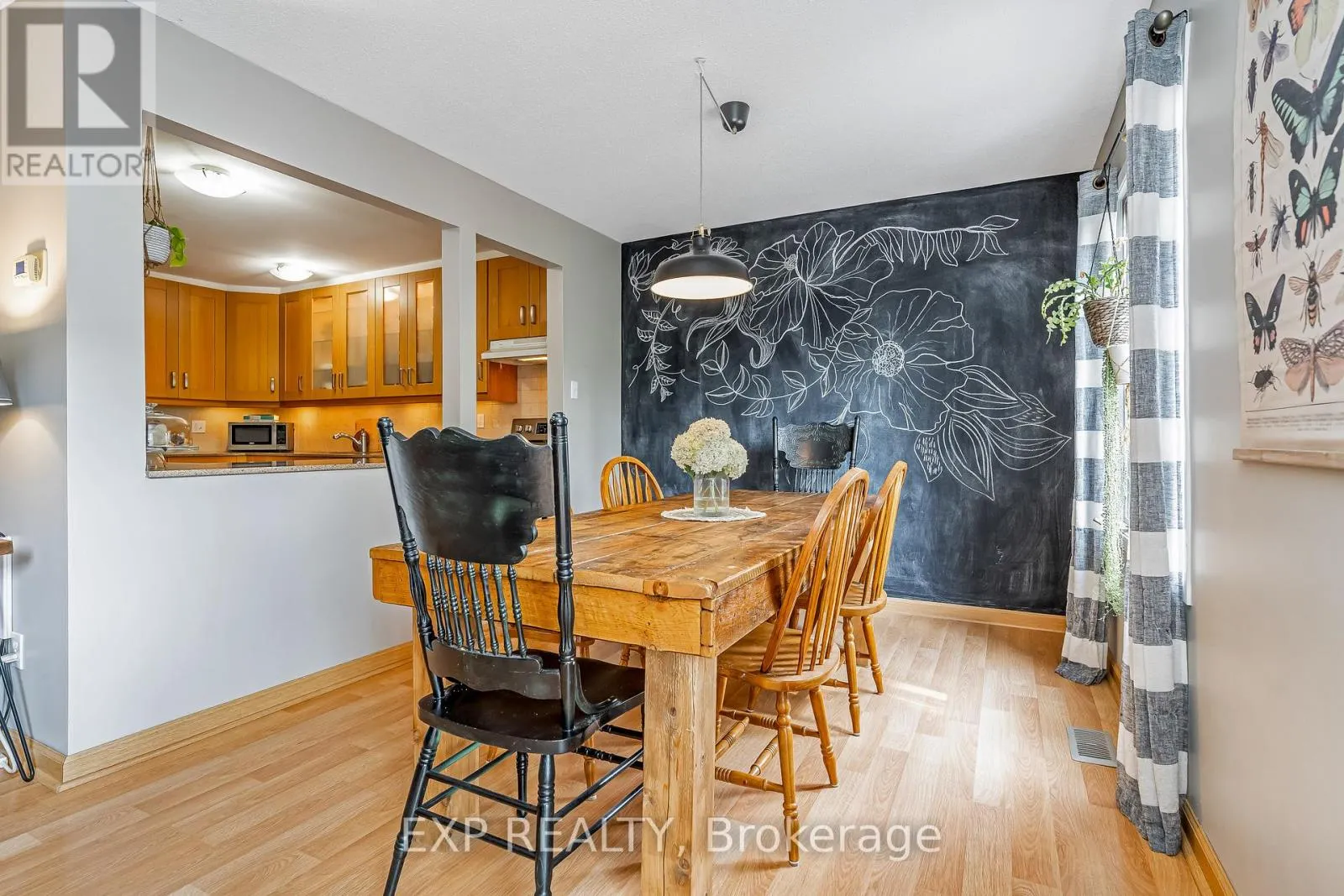 36 BETHUNE WAY