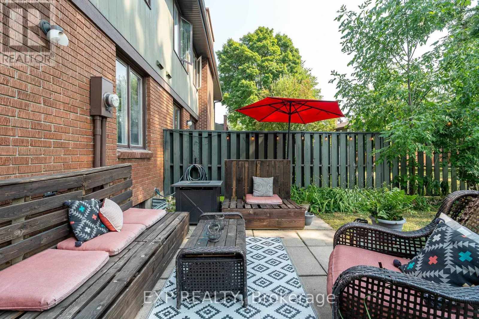 36 BETHUNE WAY