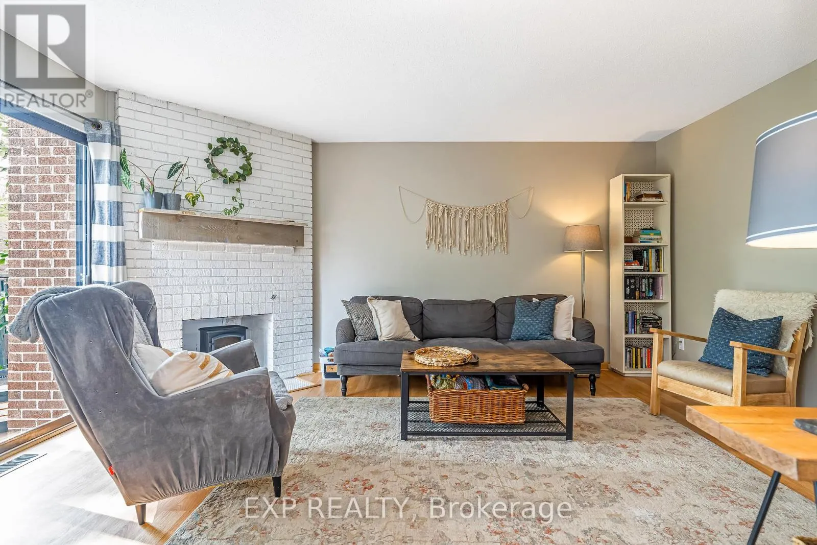 36 BETHUNE WAY