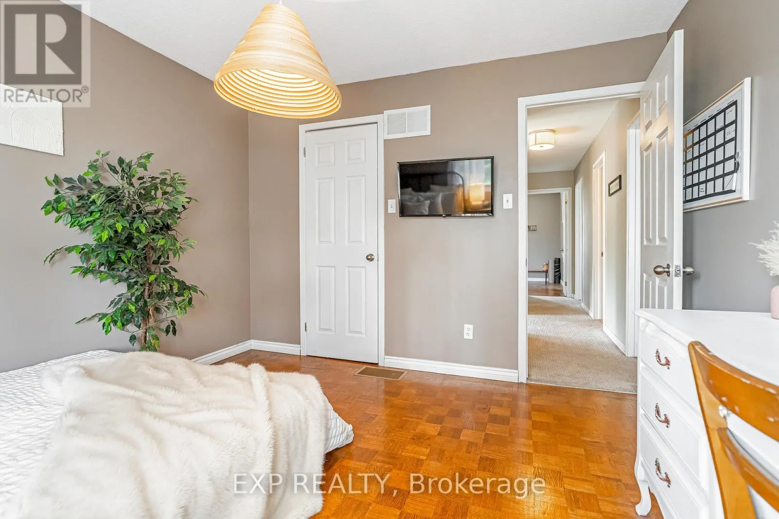 36 BETHUNE WAY