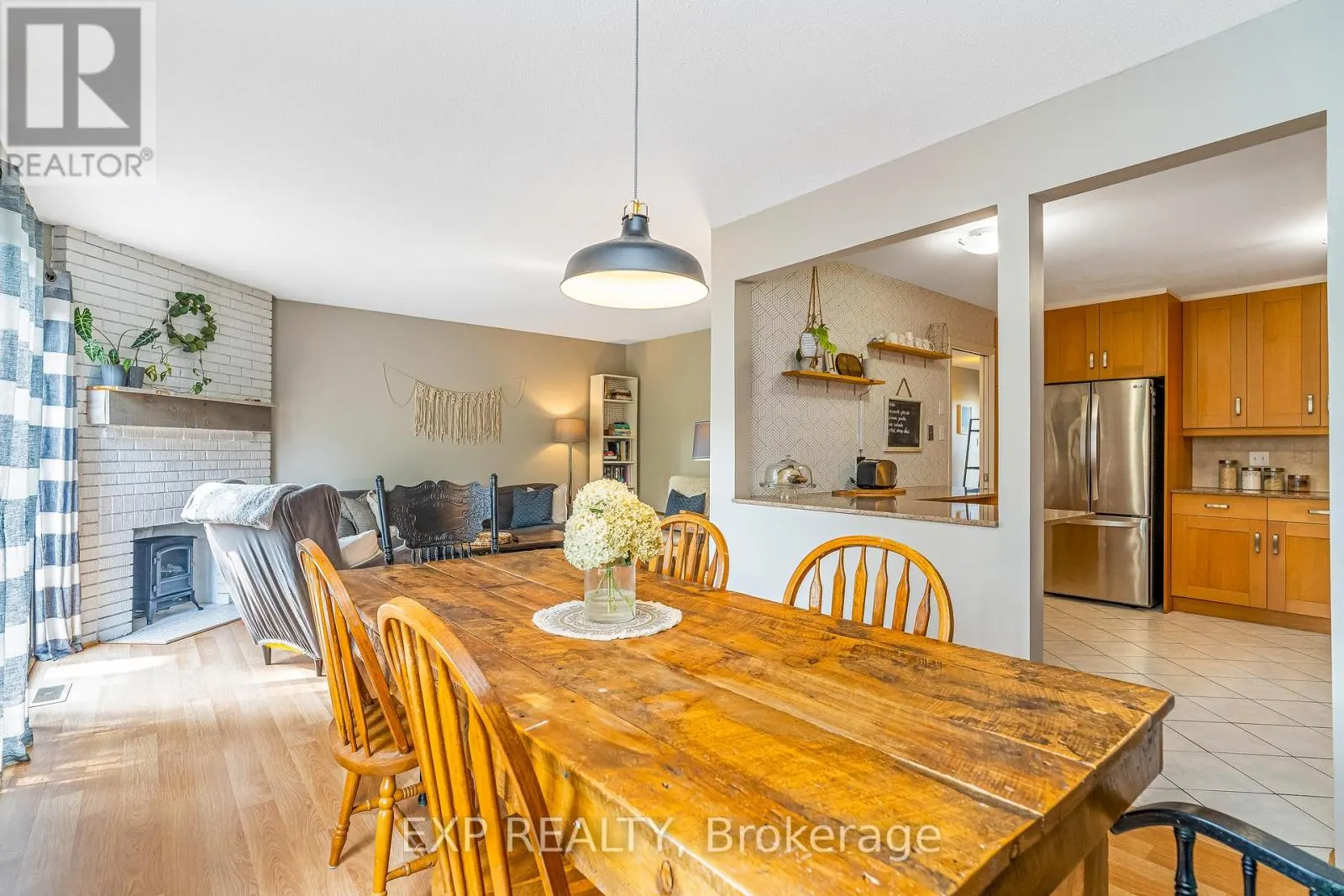 36 BETHUNE WAY