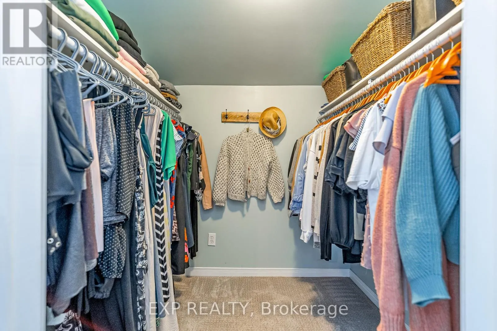 36 BETHUNE WAY
