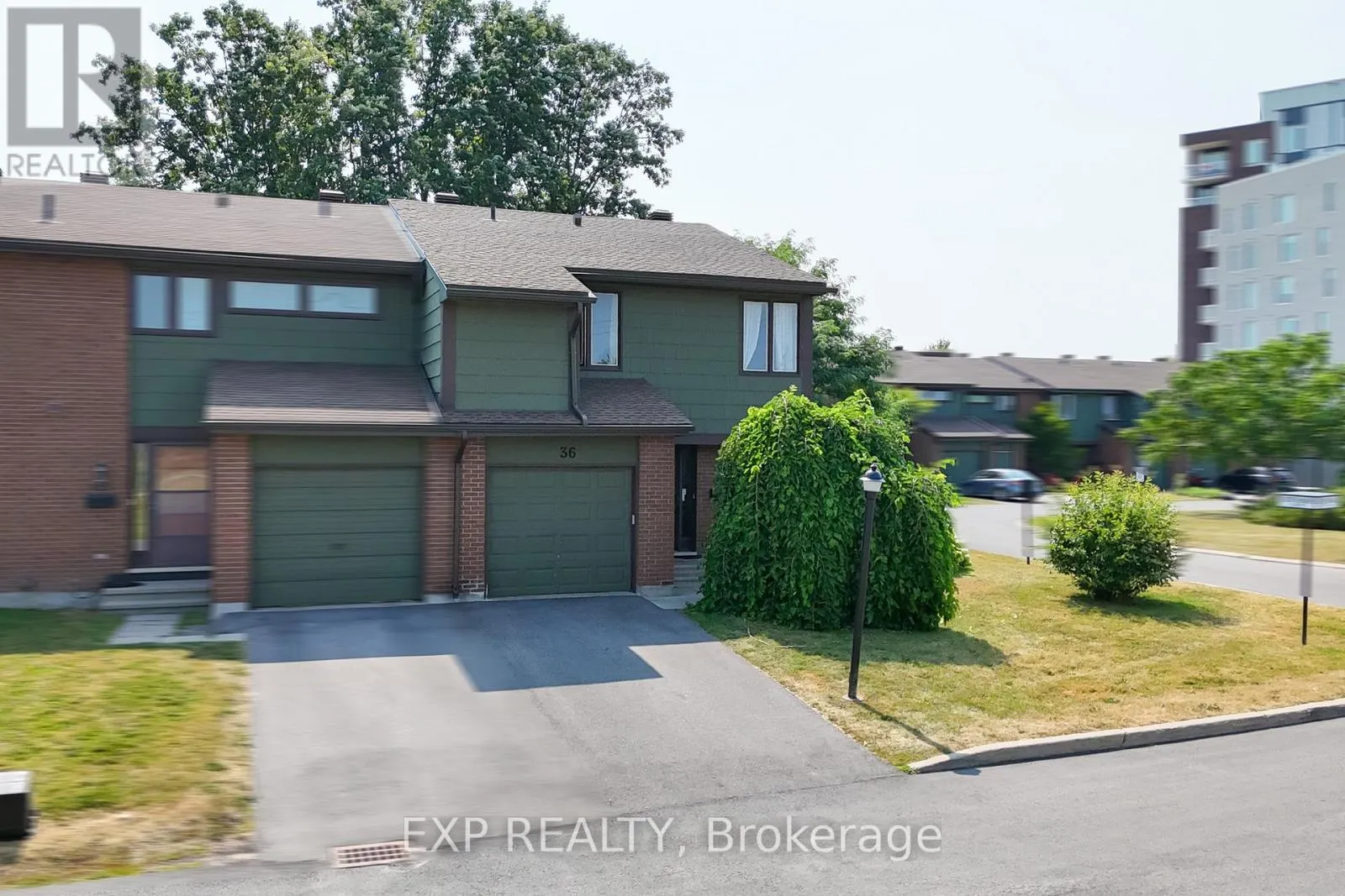 36 BETHUNE WAY