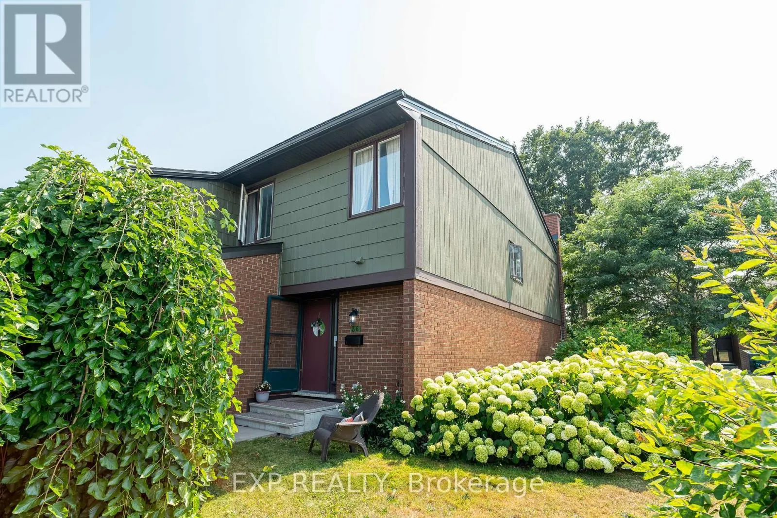 36 BETHUNE WAY