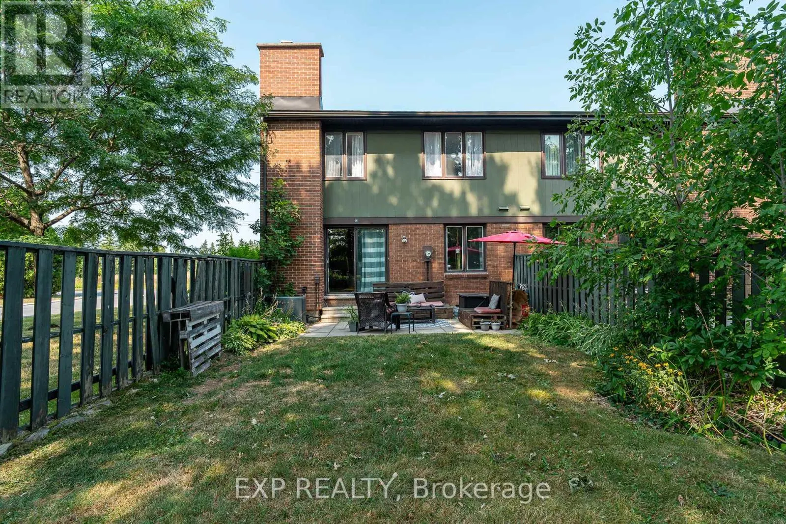 36 BETHUNE WAY