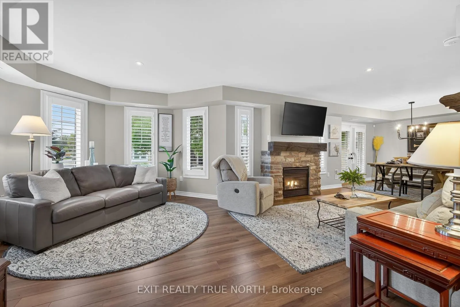 2 CARNOUSTIE LANE