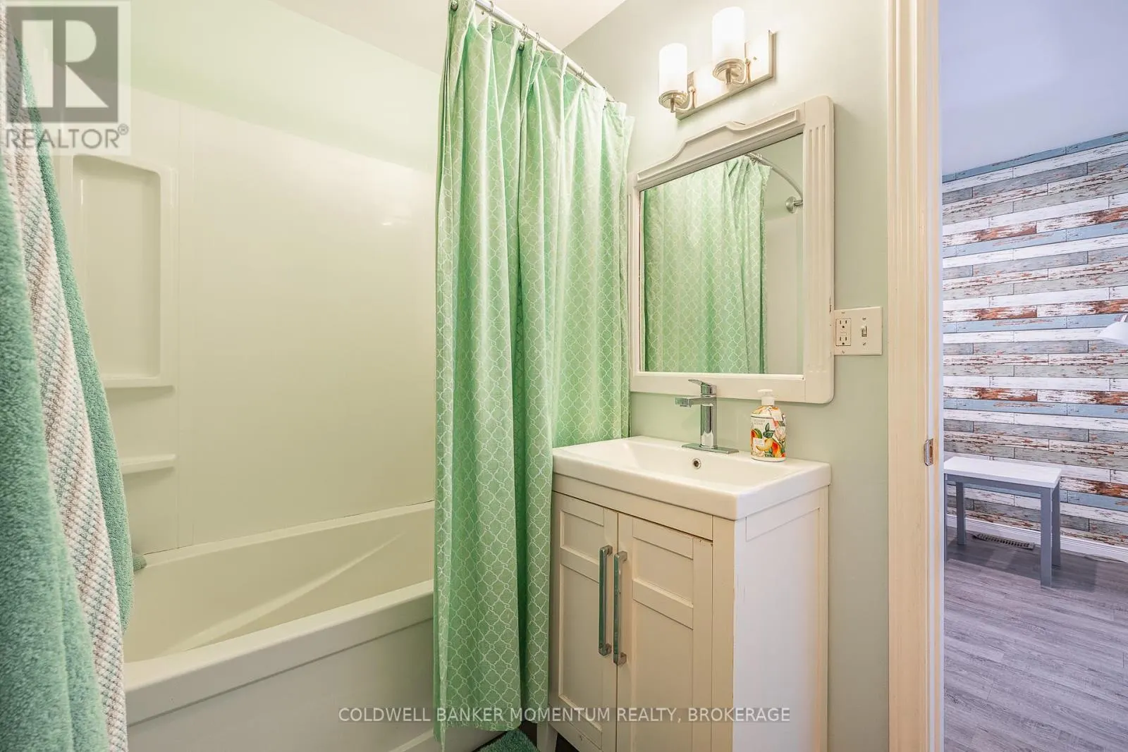 348 CAMBRIDGE ROAD W