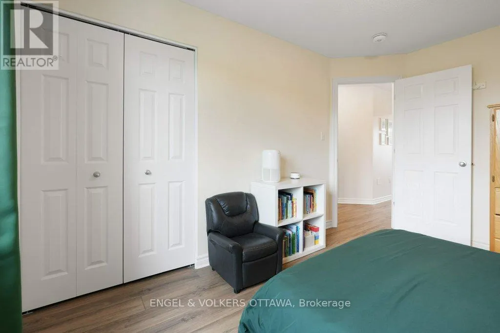 124 ABBEY CRESCENT