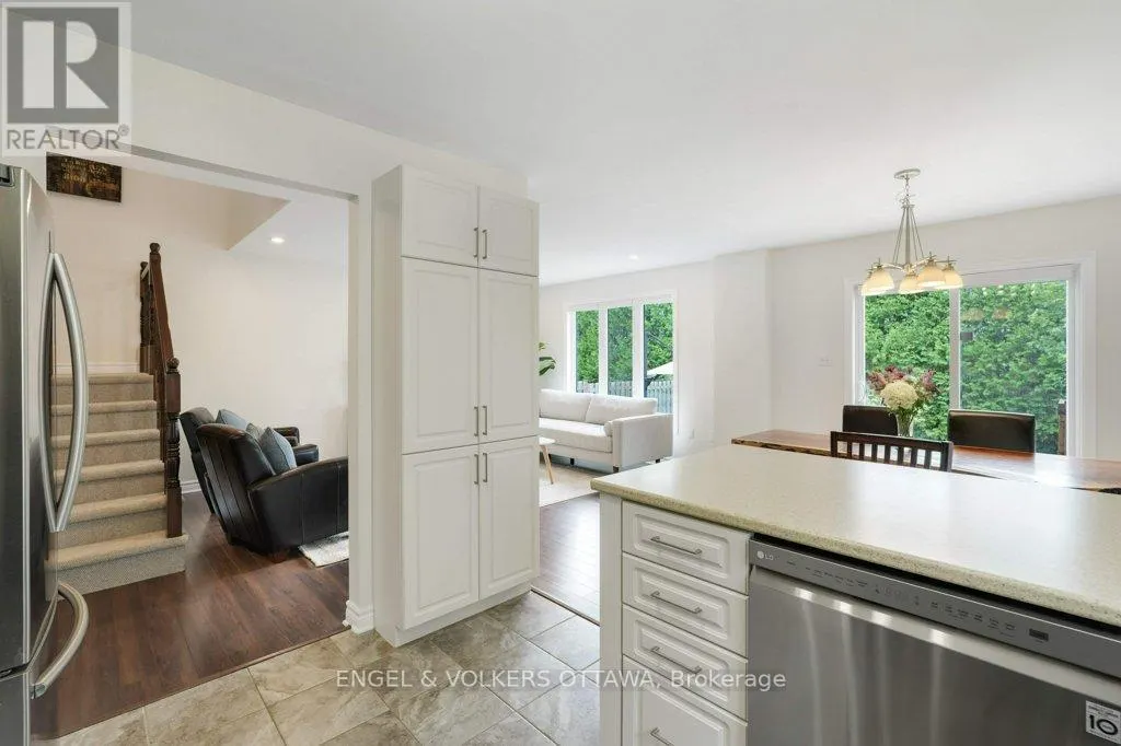 124 ABBEY CRESCENT