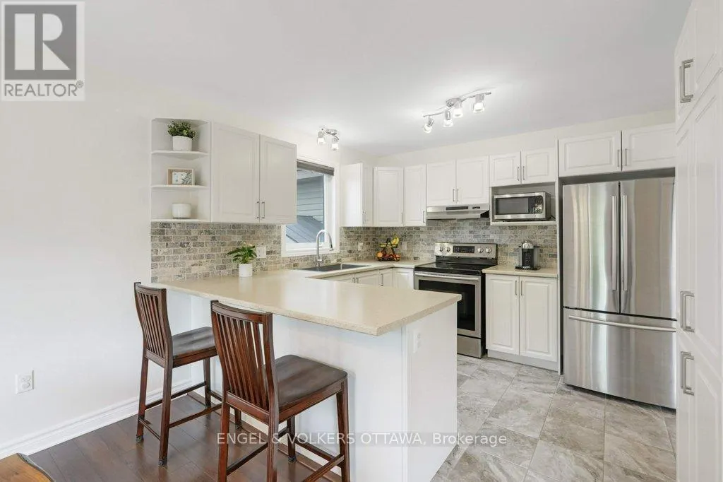 124 ABBEY CRESCENT