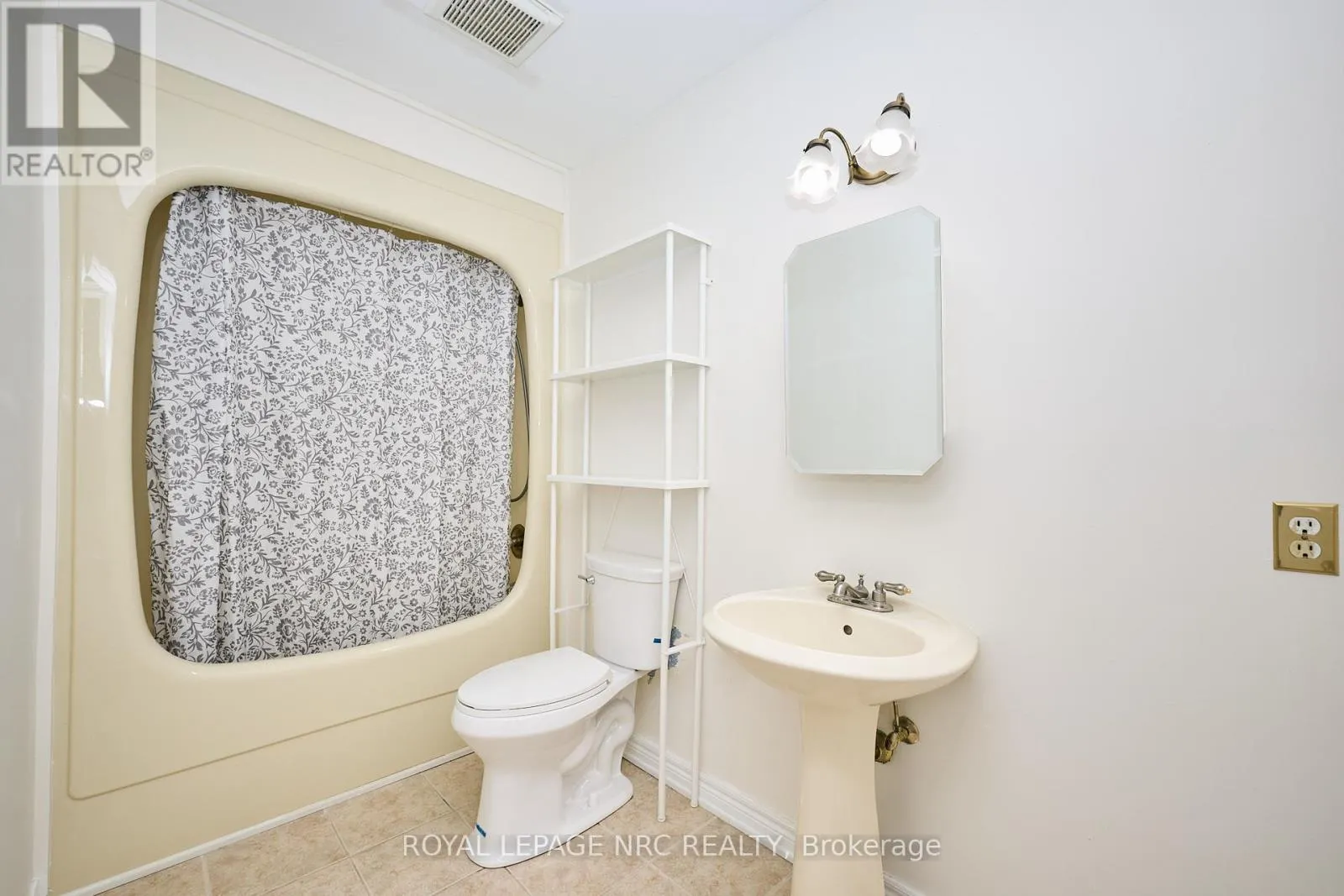 4040 LAKESHORE ROAD