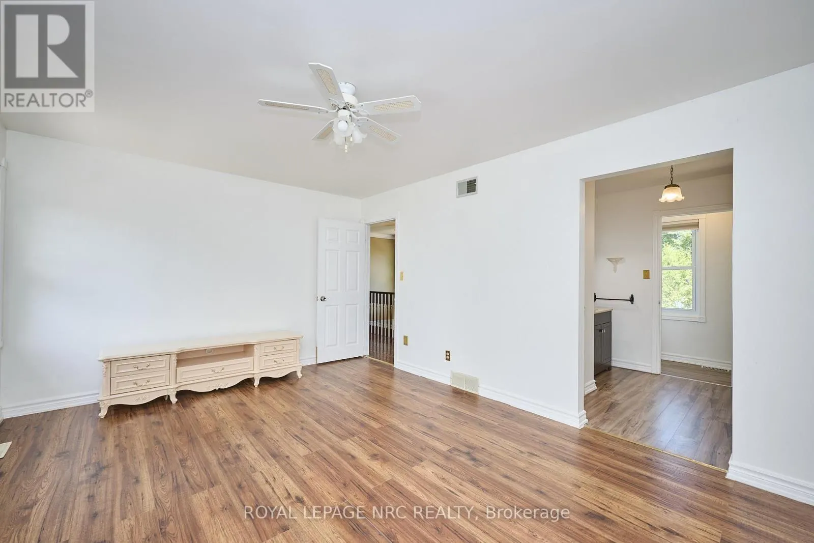 4040 LAKESHORE ROAD