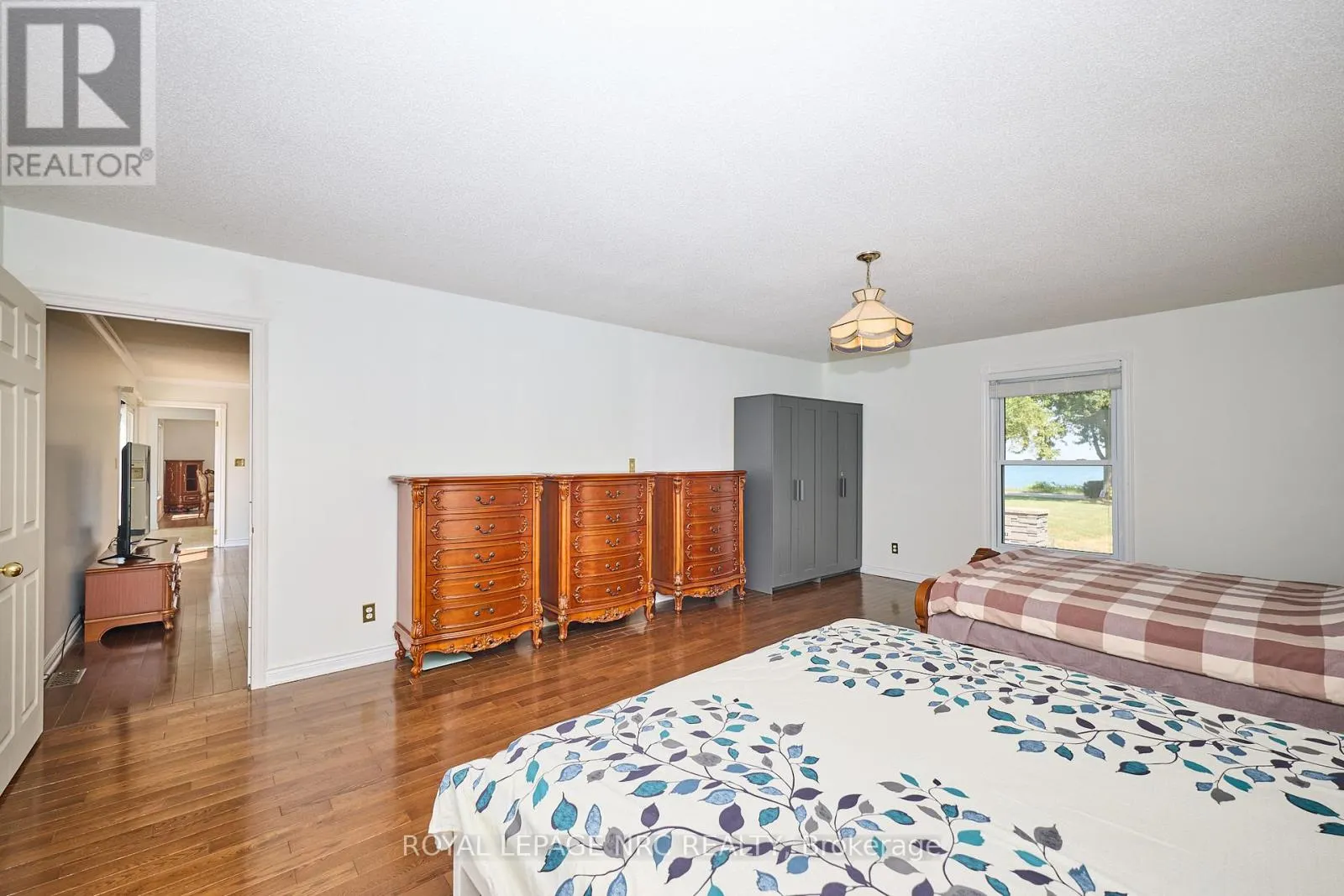 4040 LAKESHORE ROAD