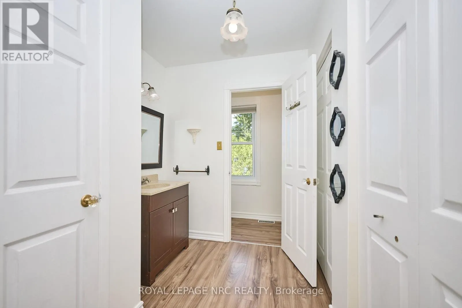 4040 LAKESHORE ROAD