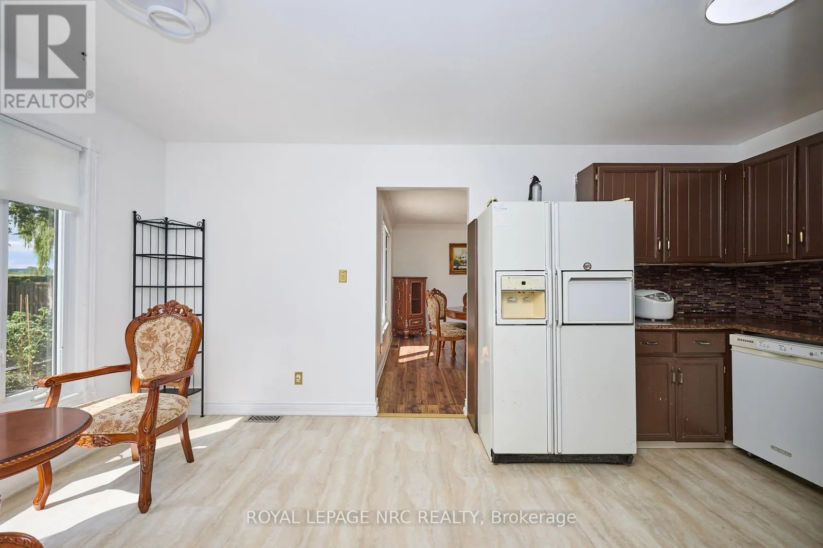 4040 LAKESHORE ROAD