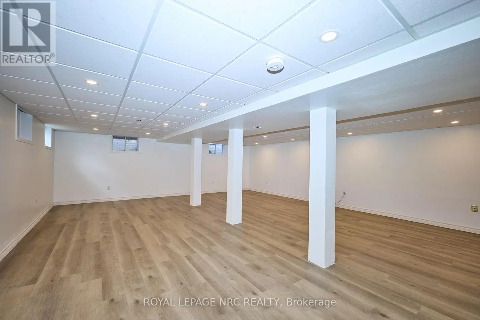 4040 LAKESHORE ROAD