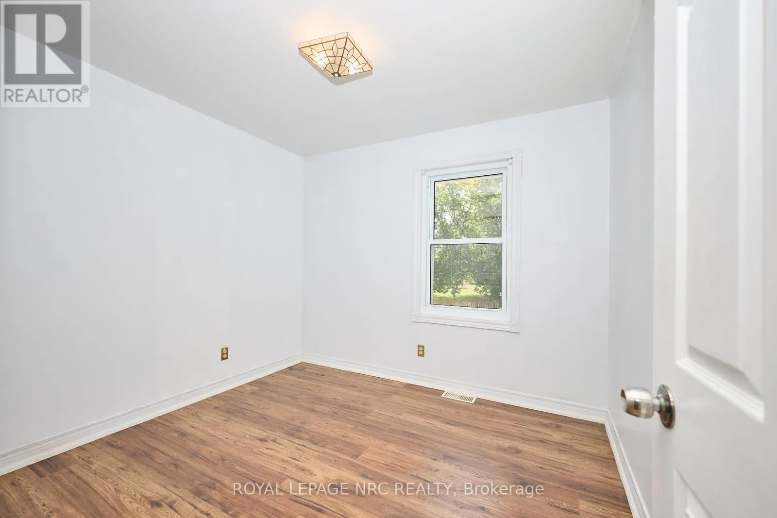4040 LAKESHORE ROAD