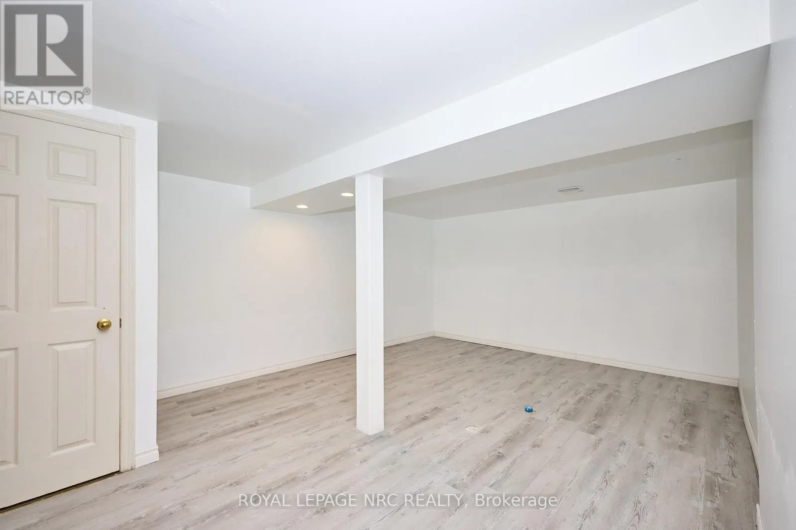 4040 LAKESHORE ROAD