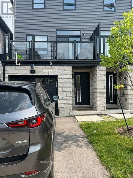 7 - 51 SPARROW AVENUE