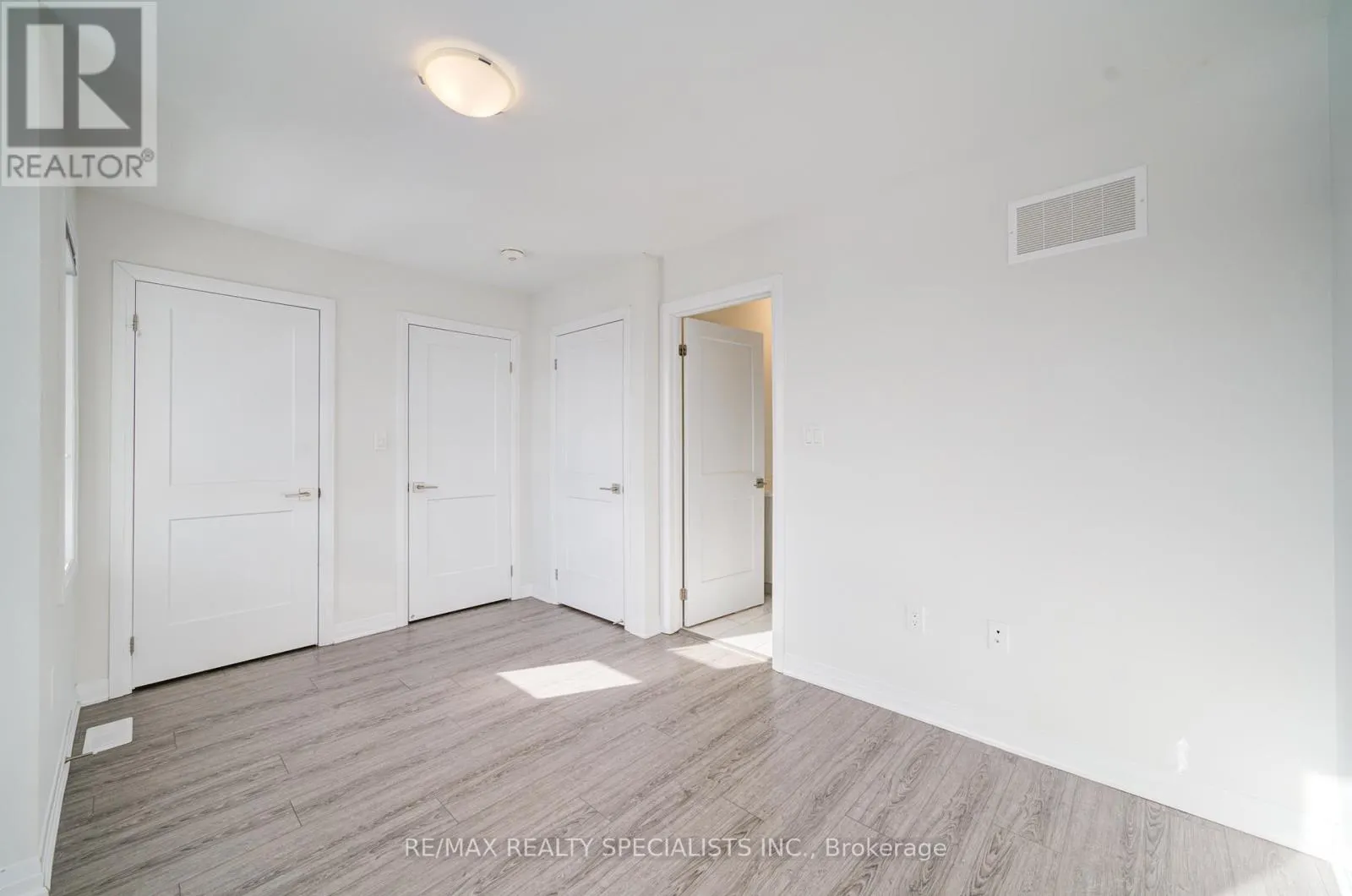 7 - 51 SPARROW AVENUE