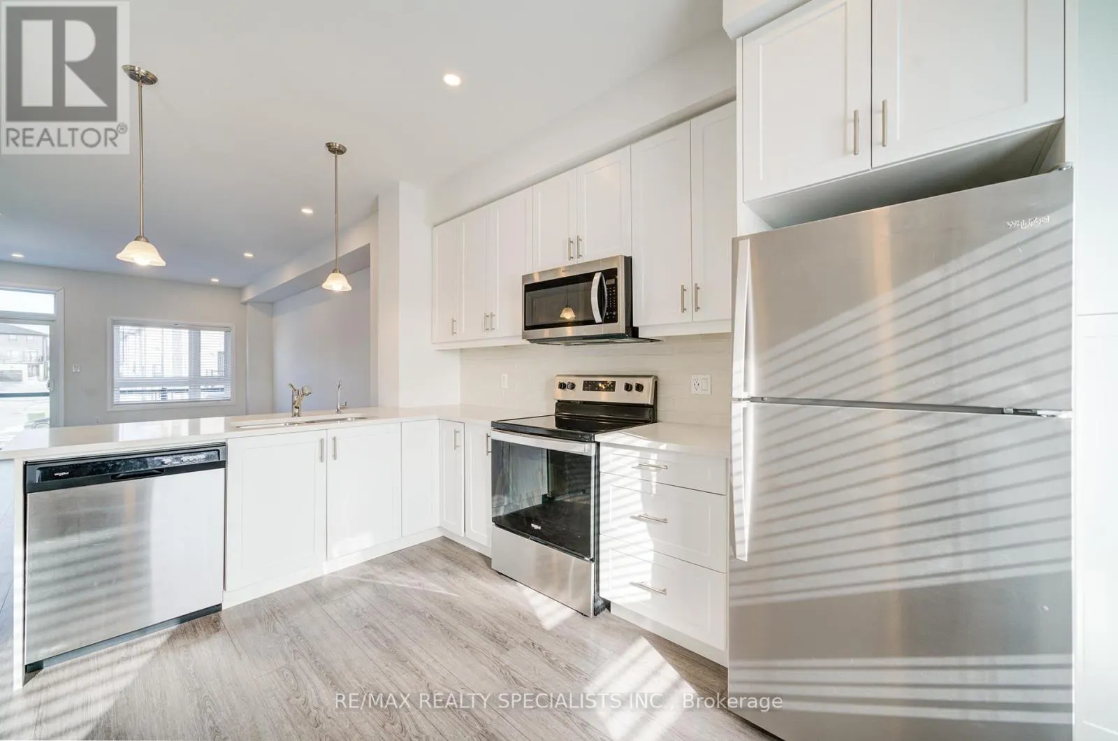 7 - 51 SPARROW AVENUE