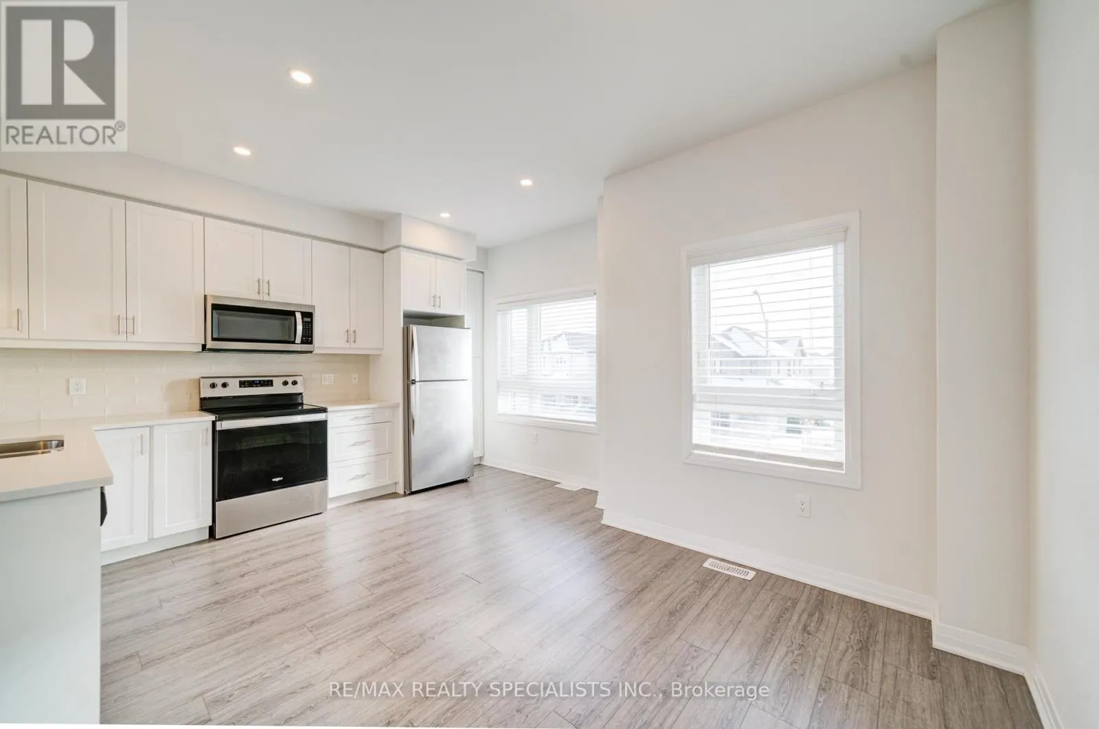 7 - 51 SPARROW AVENUE