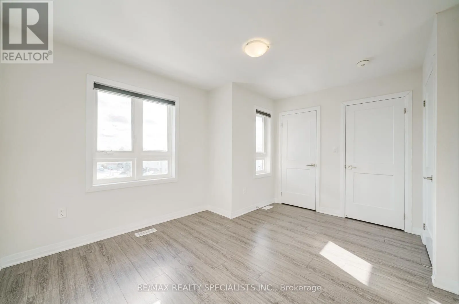 7 - 51 SPARROW AVENUE