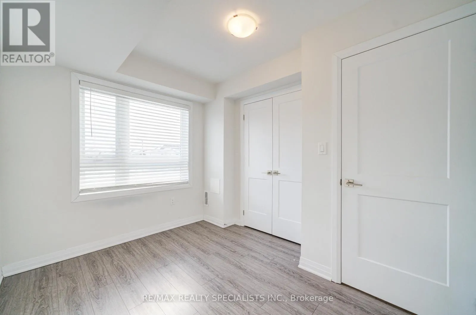 7 - 51 SPARROW AVENUE