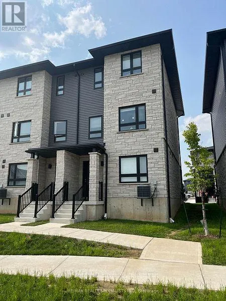 7 - 51 SPARROW AVENUE