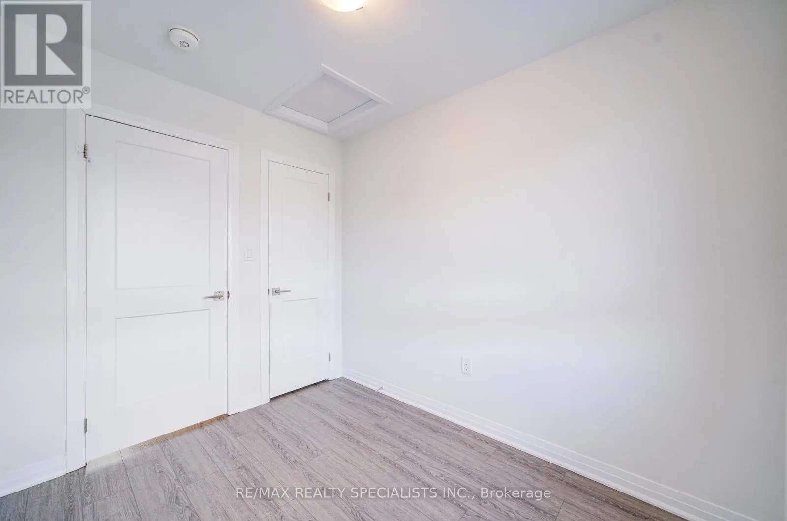 7 - 51 SPARROW AVENUE