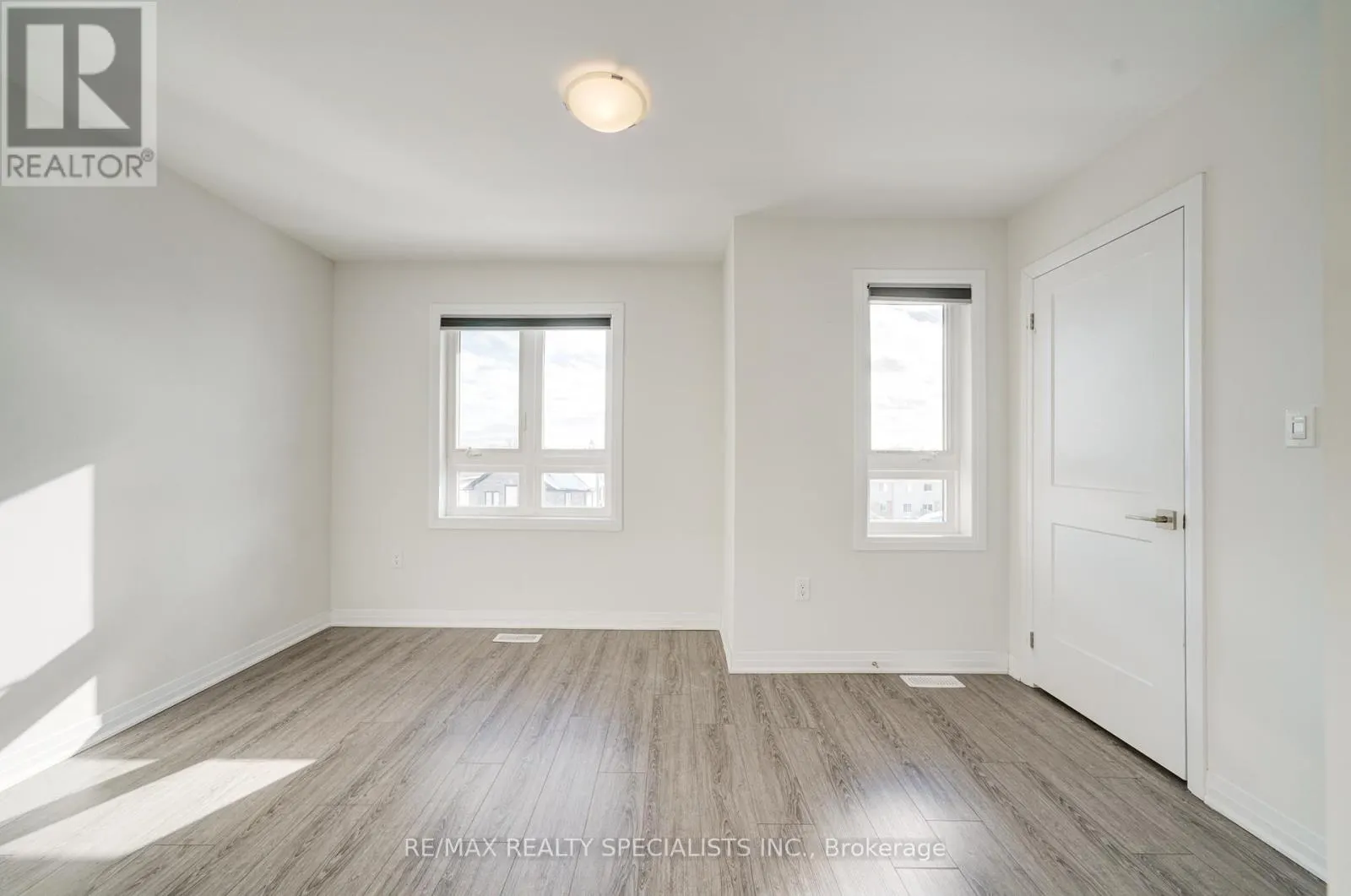 7 - 51 SPARROW AVENUE