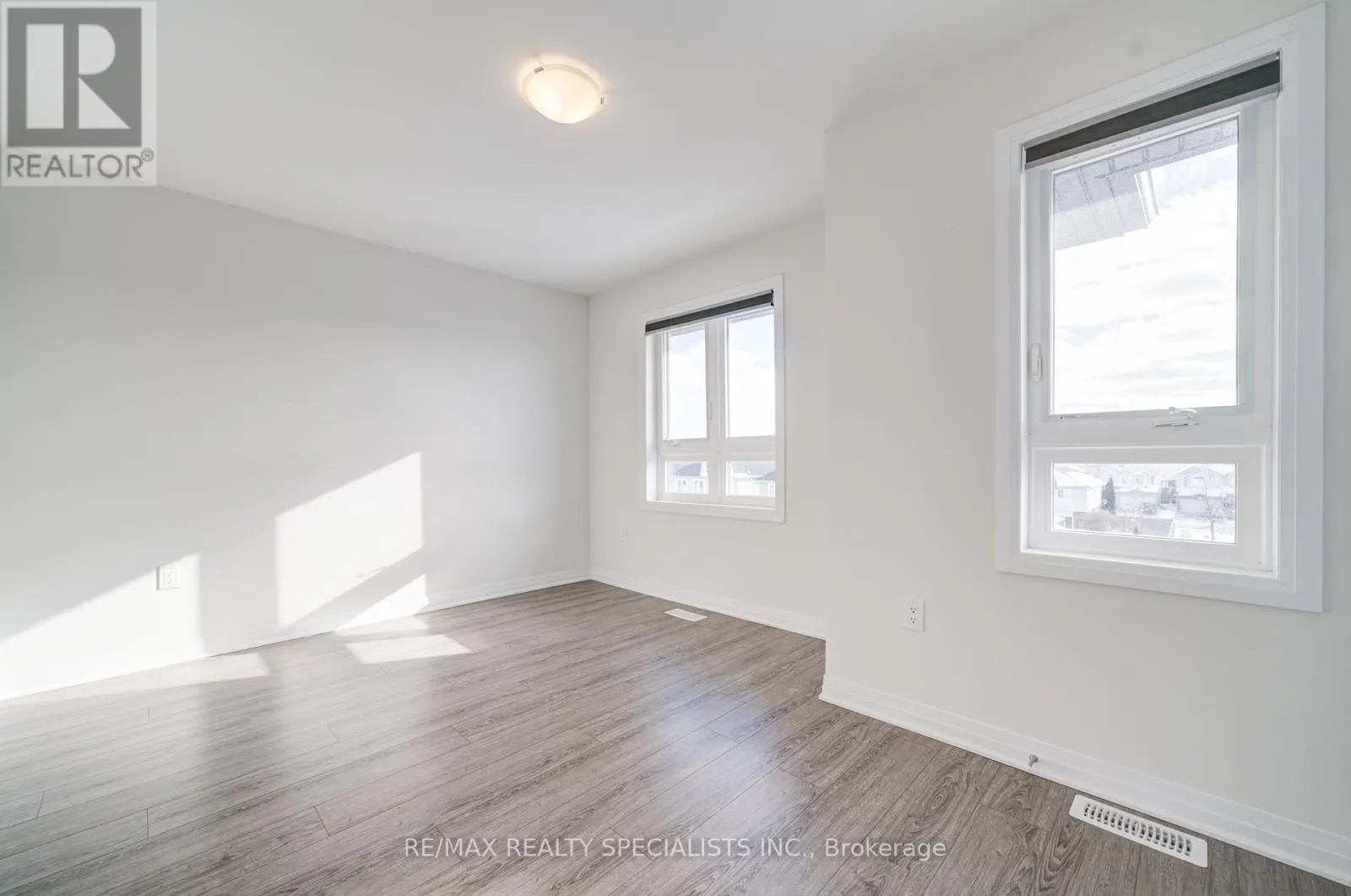 7 - 51 SPARROW AVENUE