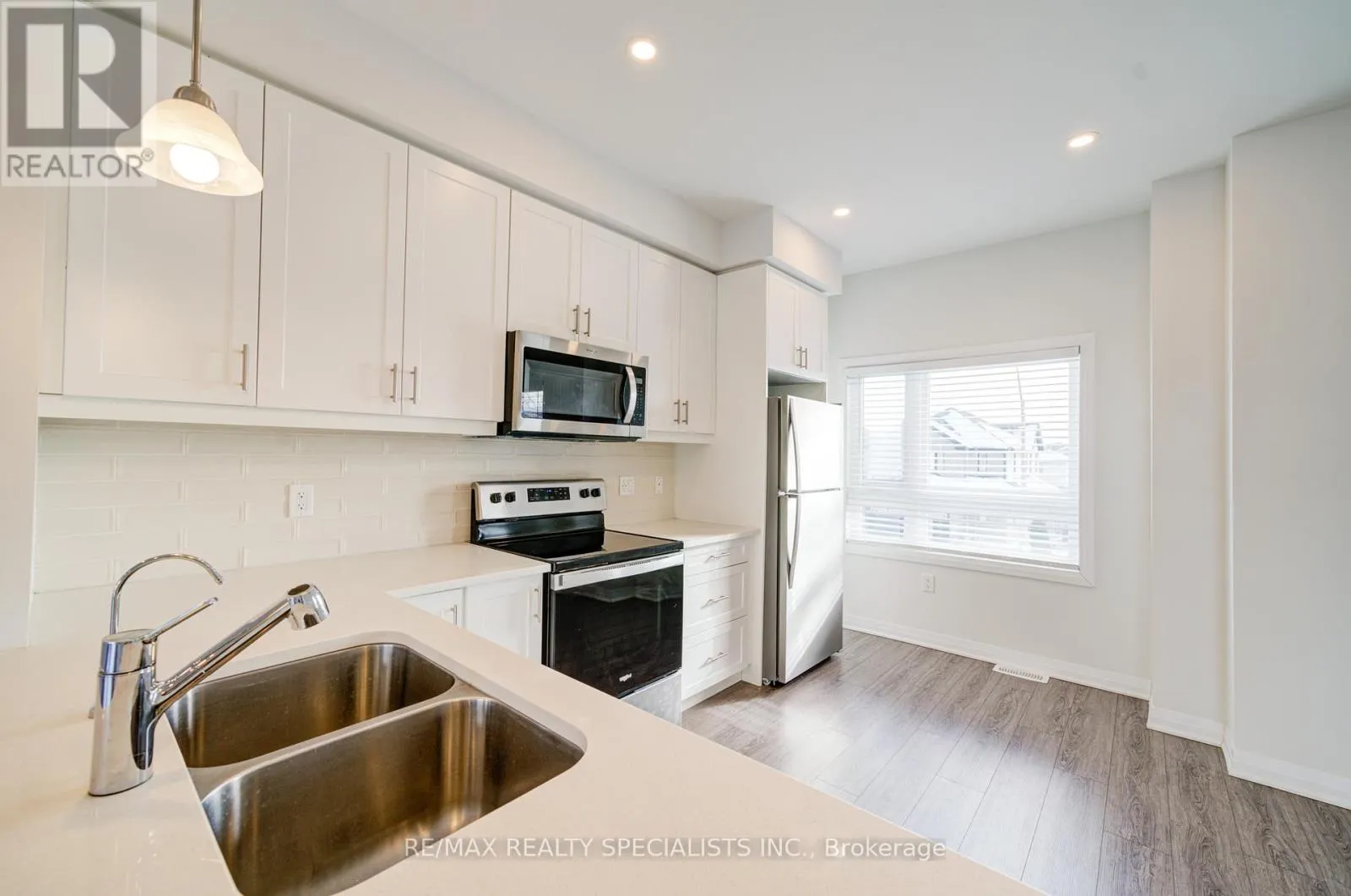7 - 51 SPARROW AVENUE