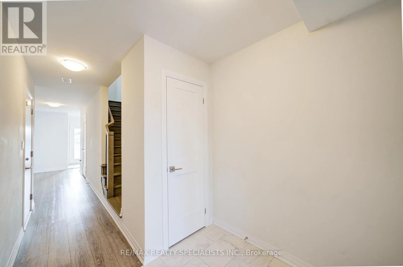 7 - 51 SPARROW AVENUE