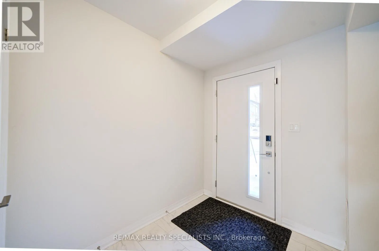 7 - 51 SPARROW AVENUE