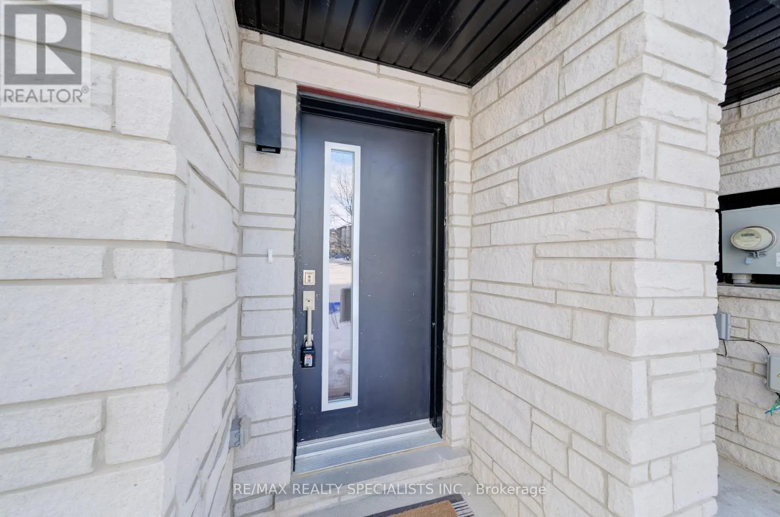 7 - 51 SPARROW AVENUE