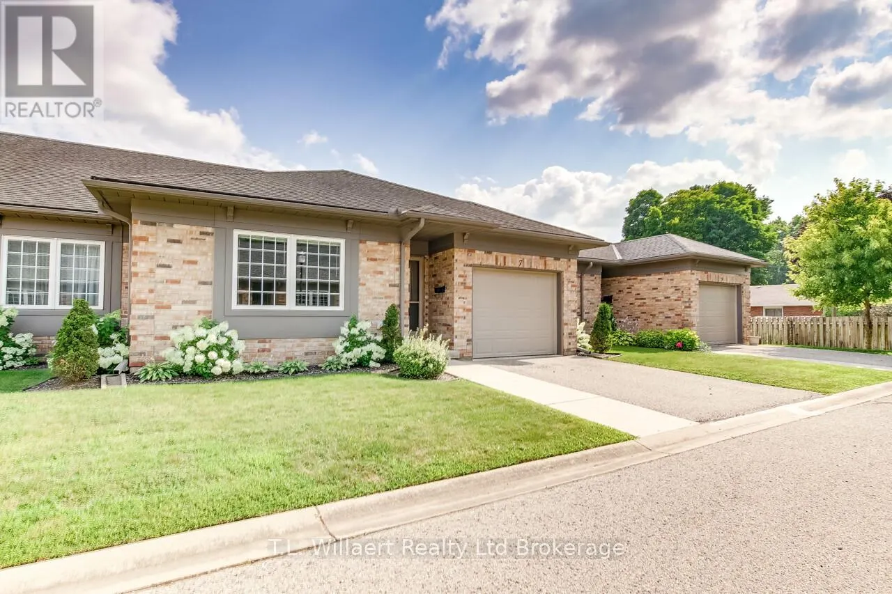 UNIT 4 - 7-105 KING STREET N, #Unit 4