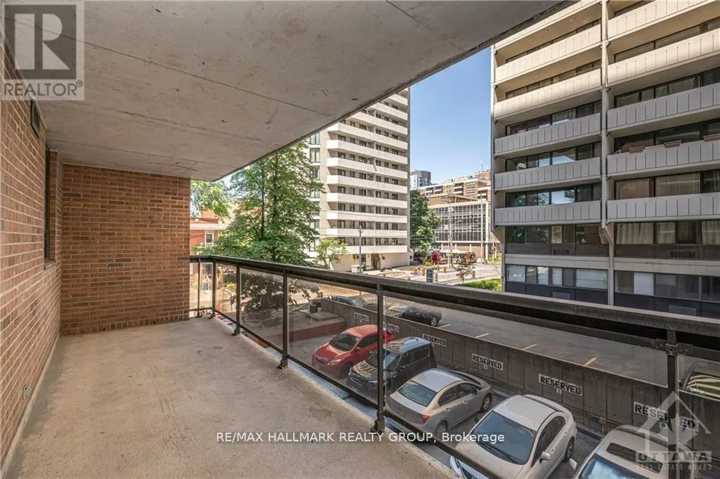 205 - 475 LAURIER STREET W