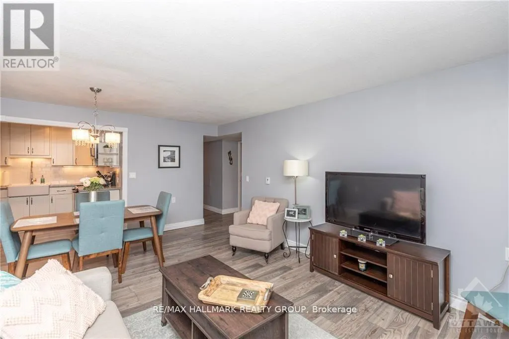 205 - 475 LAURIER STREET W