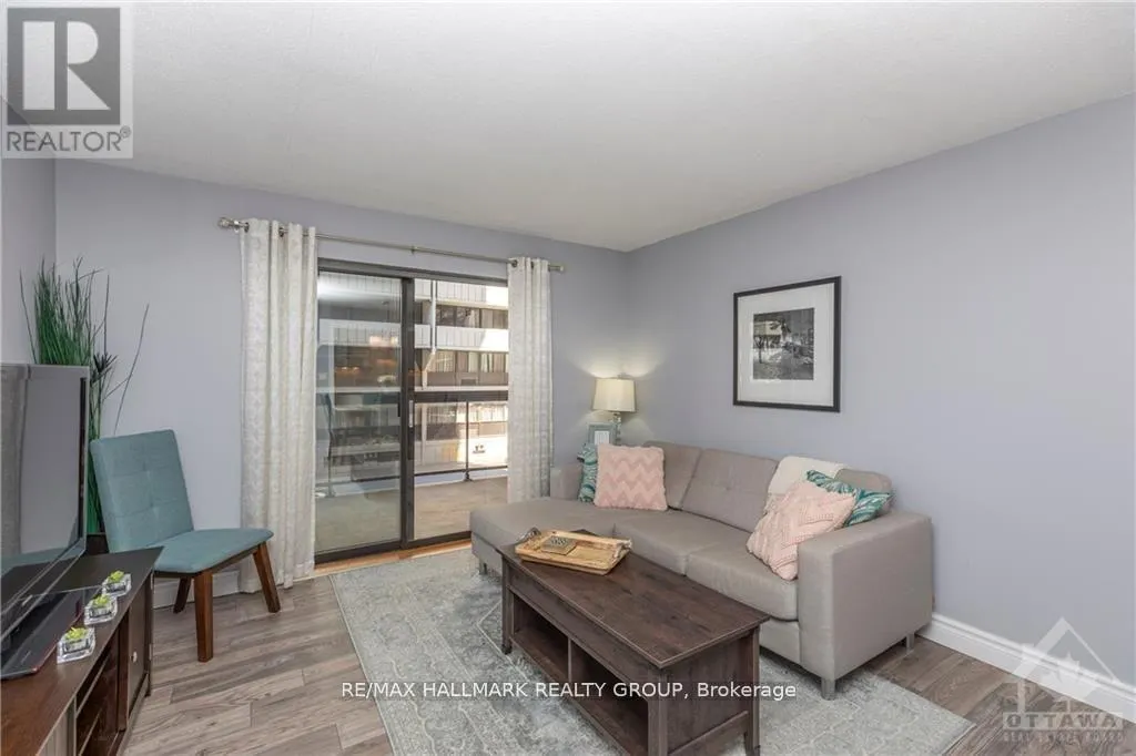 205 - 475 LAURIER STREET W