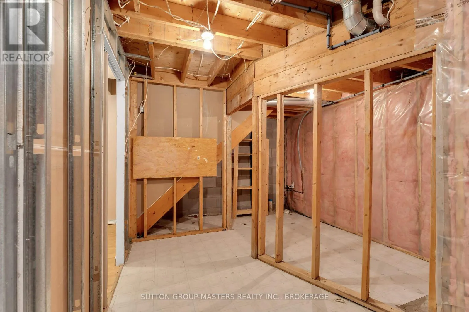 1049 WATERBURY CRESCENT